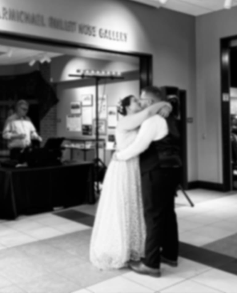 social media wedding photos